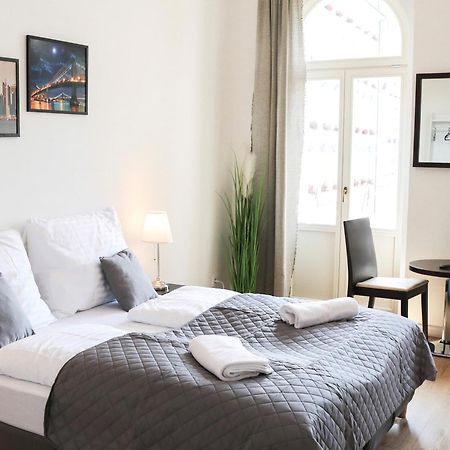 Rose Suites And Rooms Prag Eksteriør billede