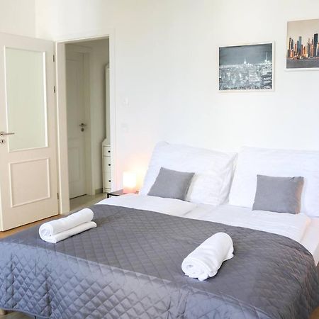Rose Suites And Rooms Prag Eksteriør billede