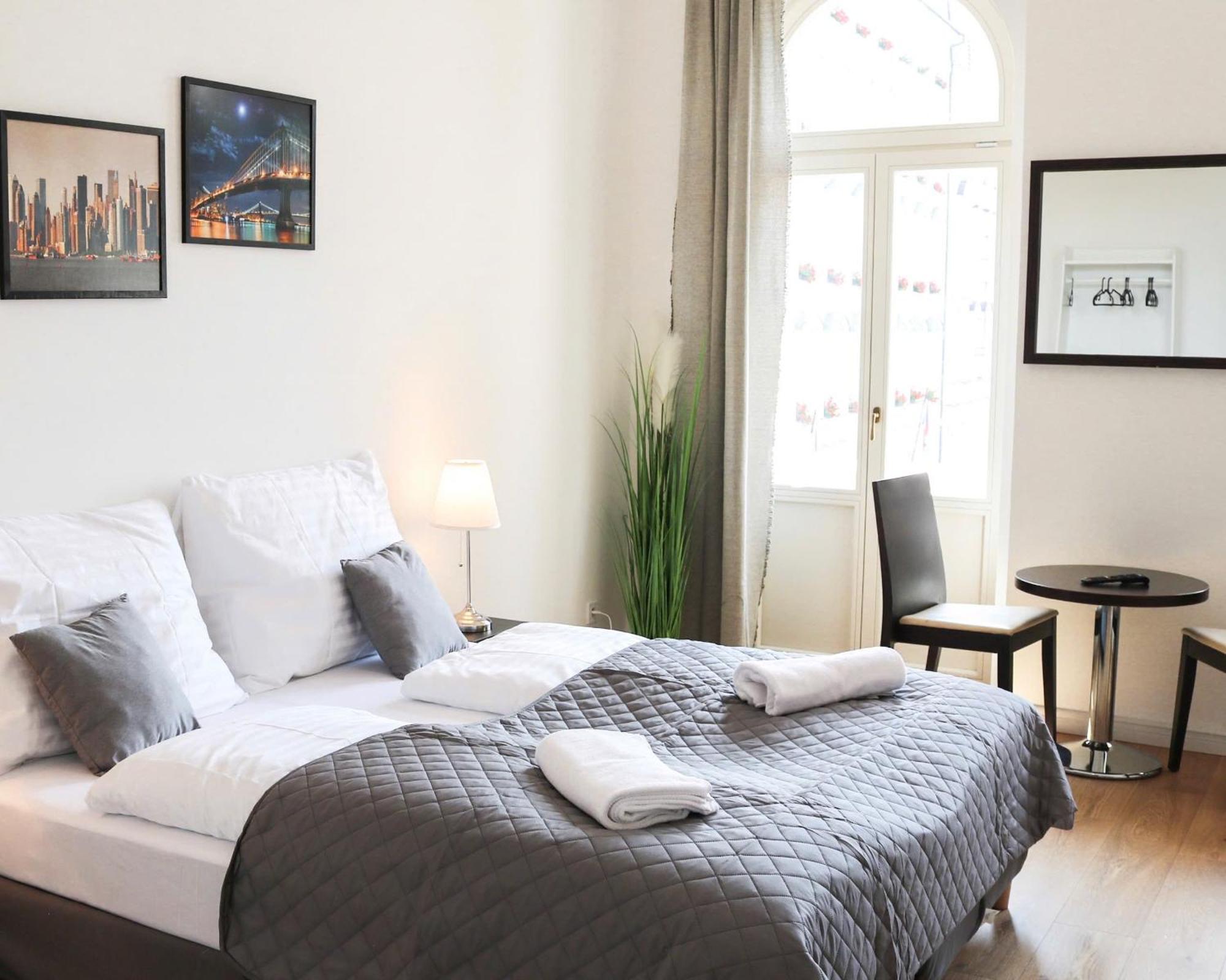 Rose Suites And Rooms Prag Eksteriør billede