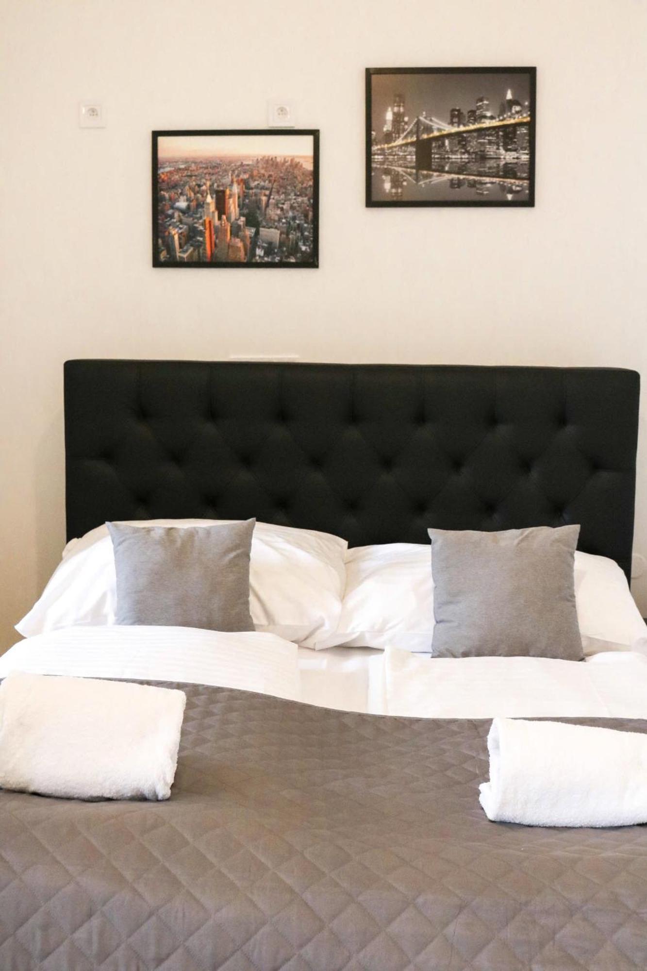 Rose Suites And Rooms Prag Eksteriør billede