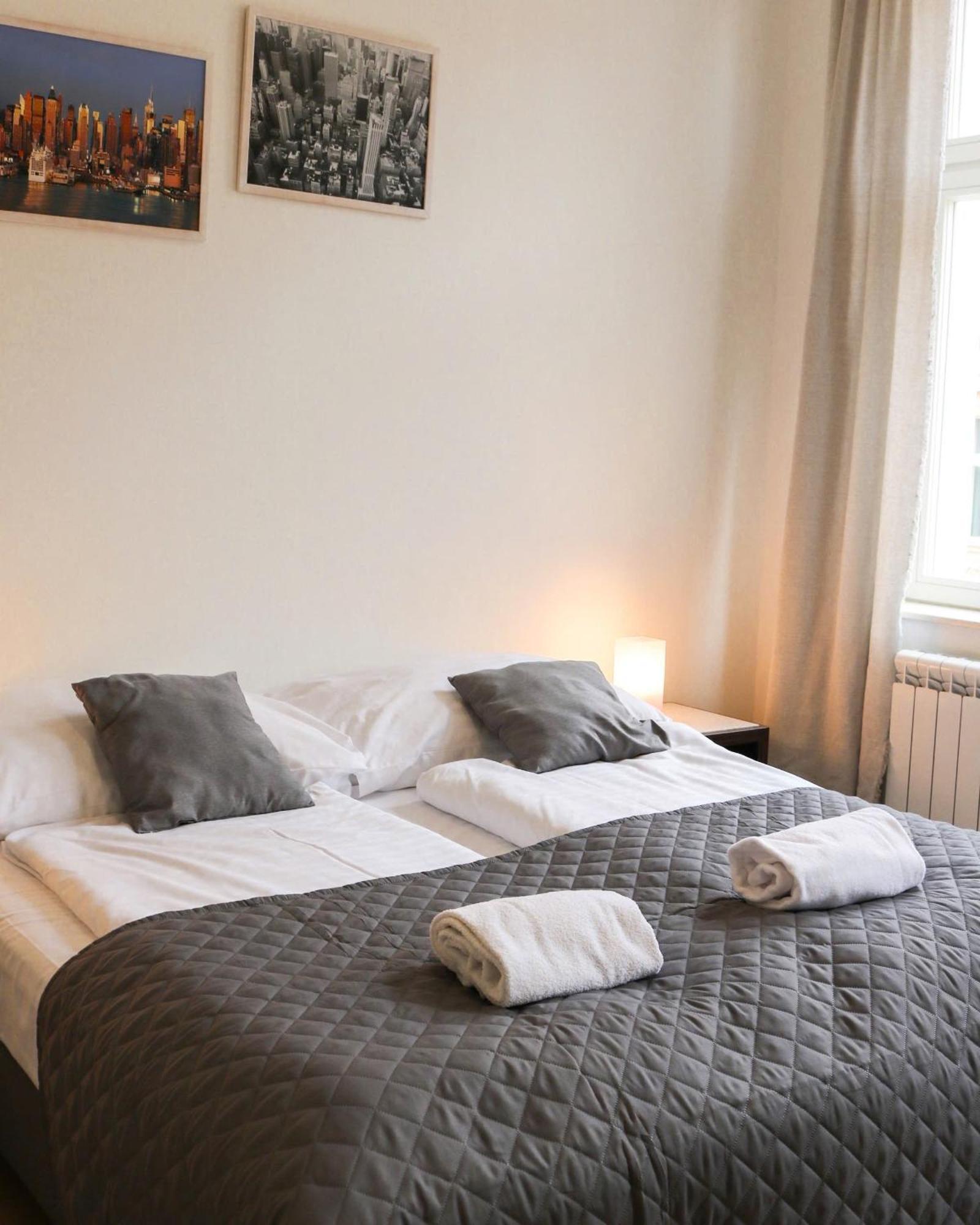 Rose Suites And Rooms Prag Eksteriør billede