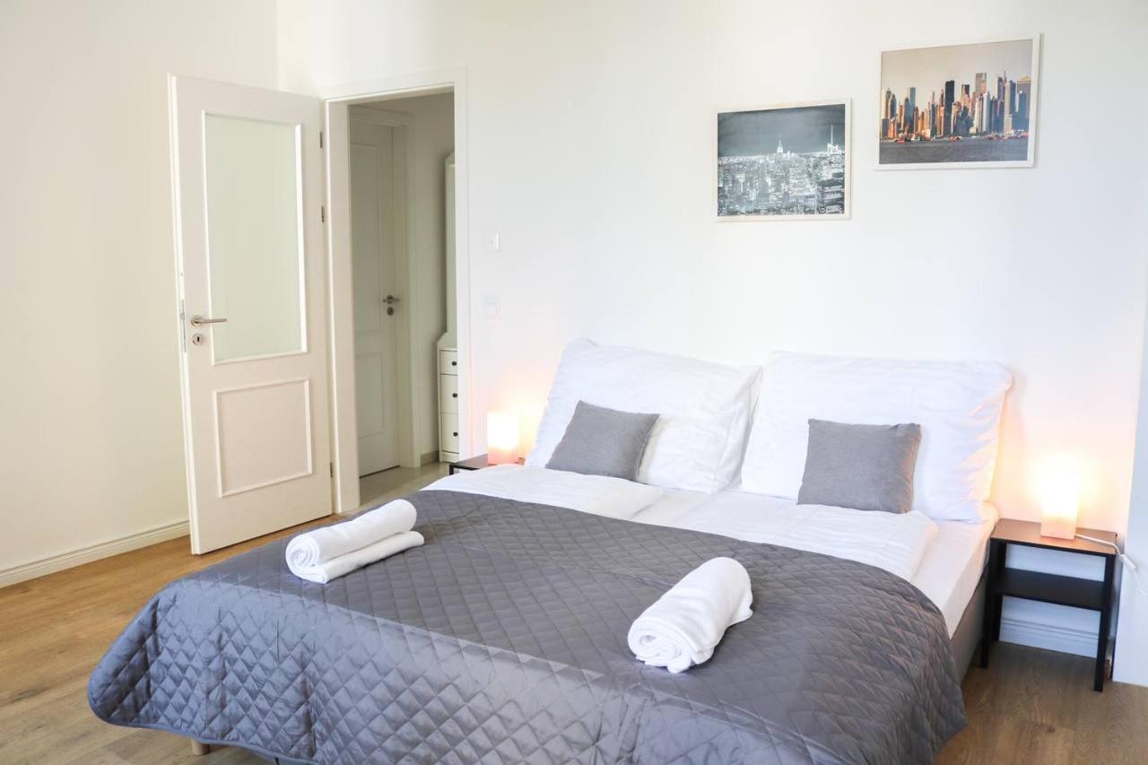 Rose Suites And Rooms Prag Eksteriør billede