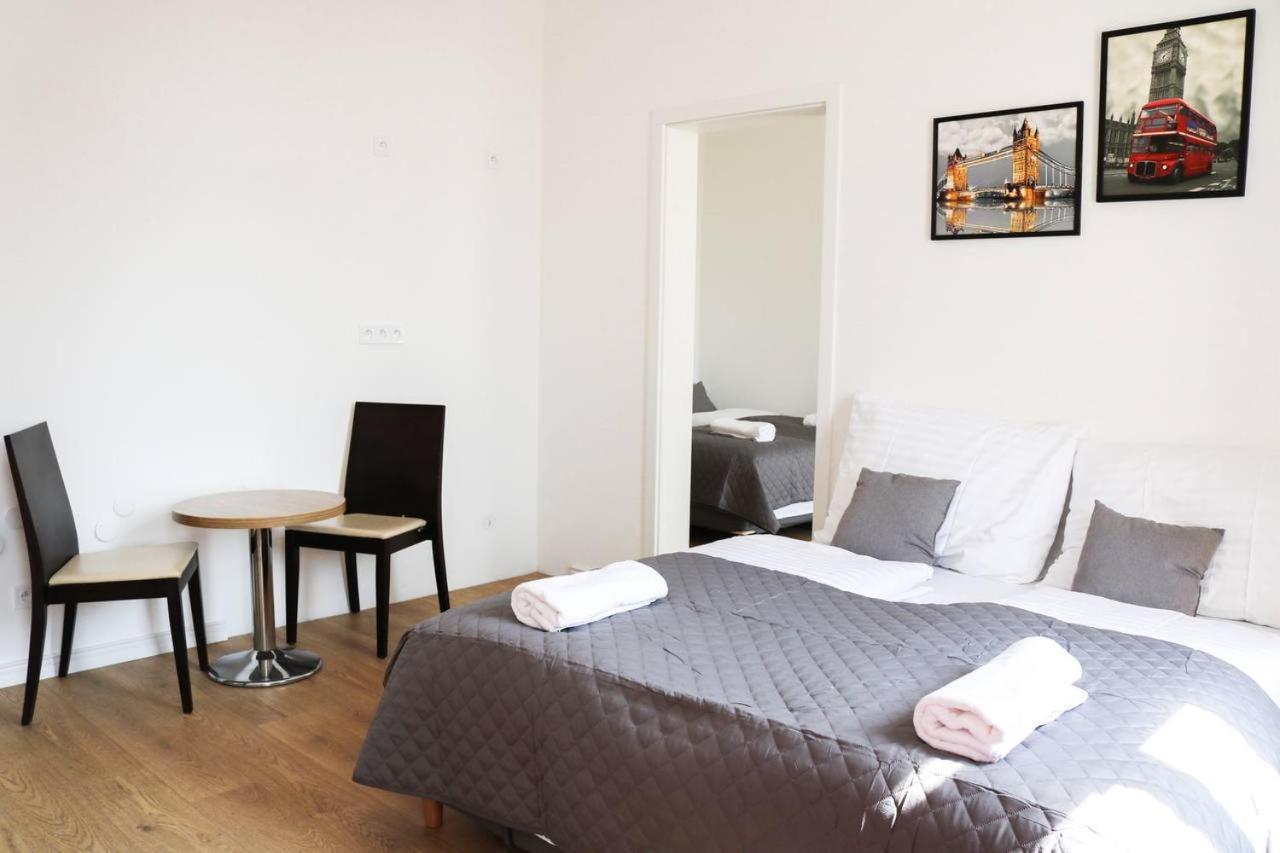 Rose Suites And Rooms Prag Eksteriør billede