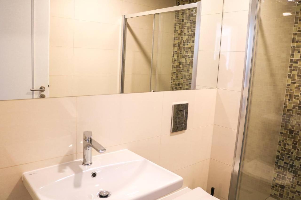 Rose Suites And Rooms Prag Eksteriør billede