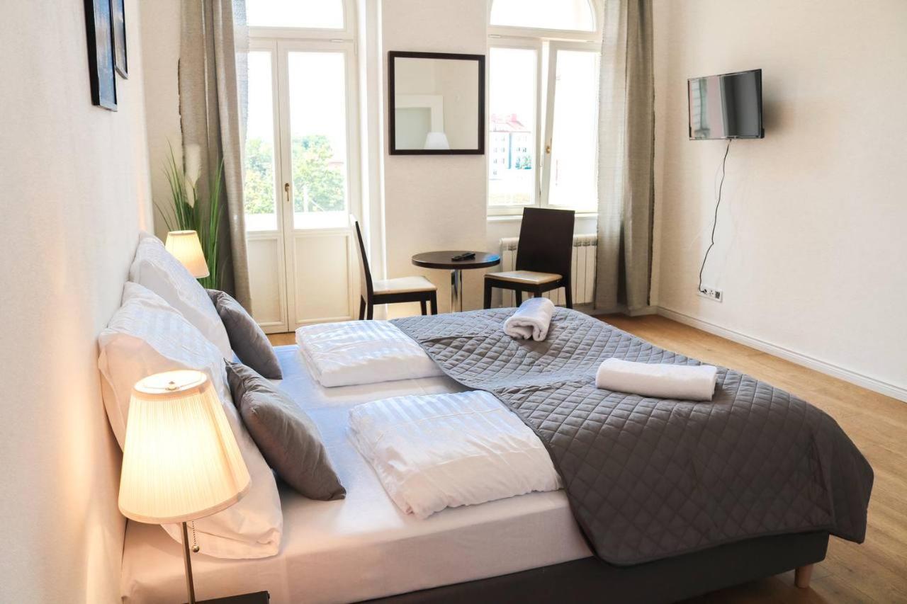 Rose Suites And Rooms Prag Eksteriør billede